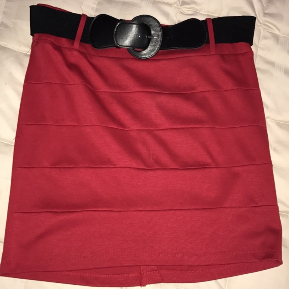 High waisted, belted skirt