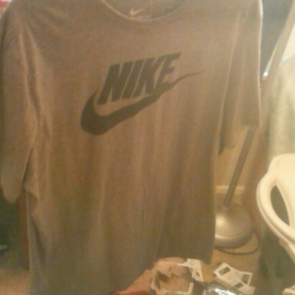 Nike tee