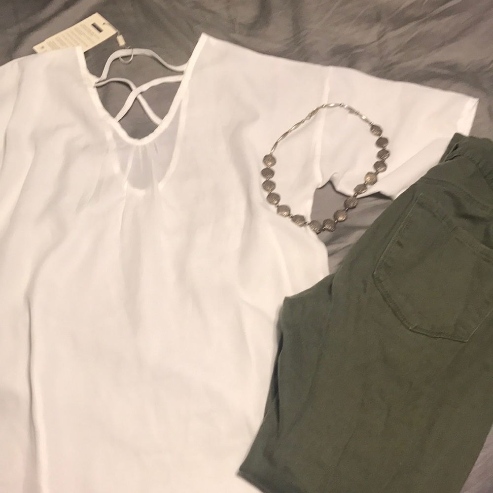 Adorable white blouse!Same day shipping!