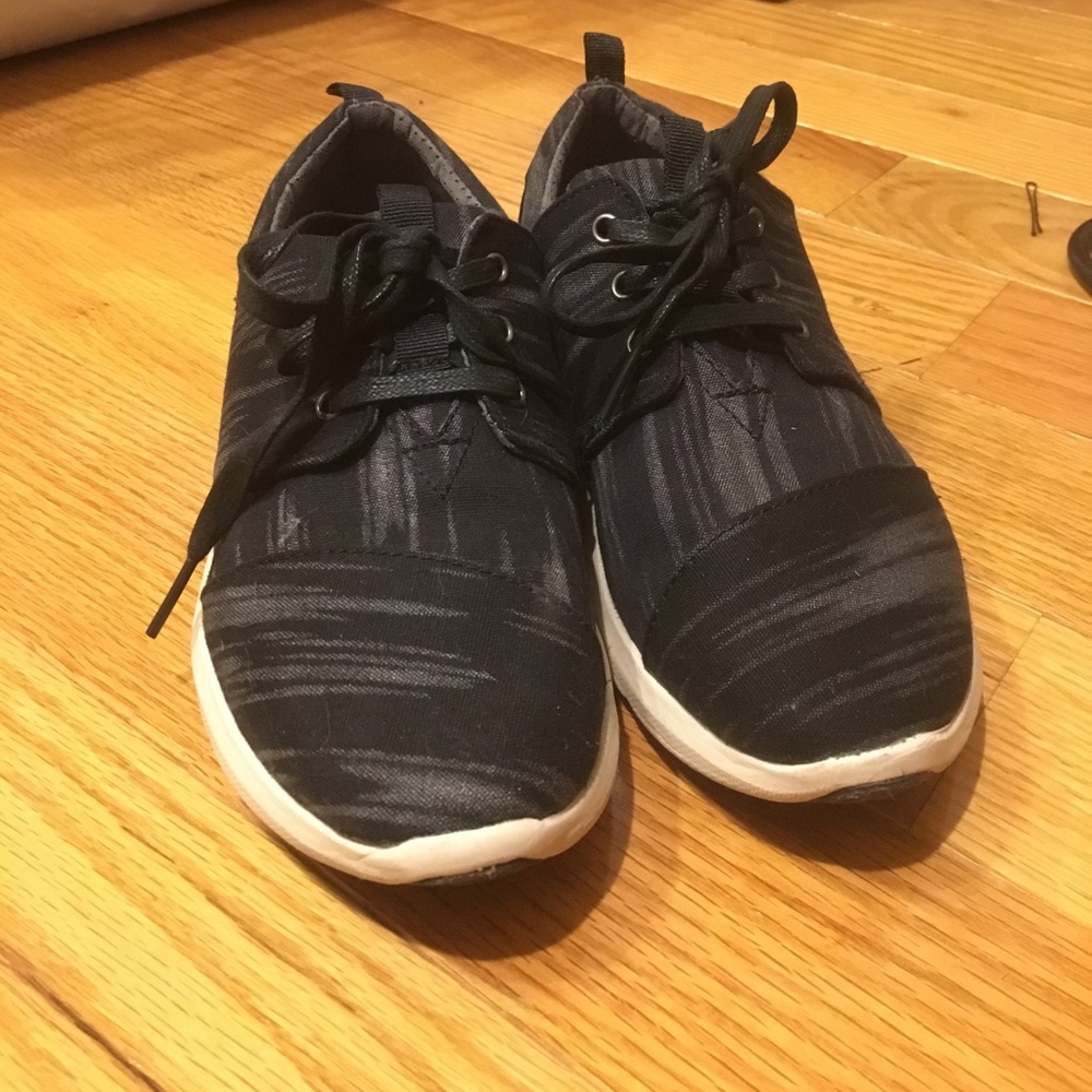 Once worn Toms sneakers