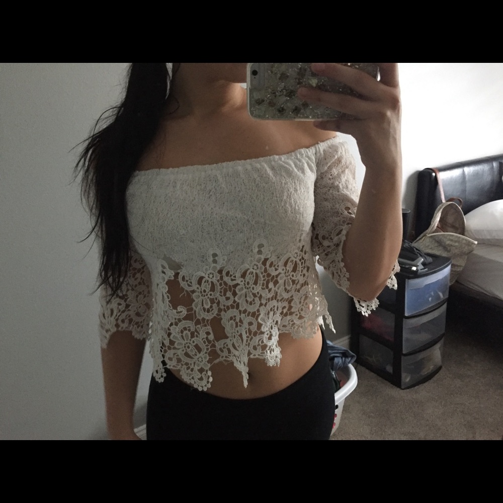 White Crop top 🖤