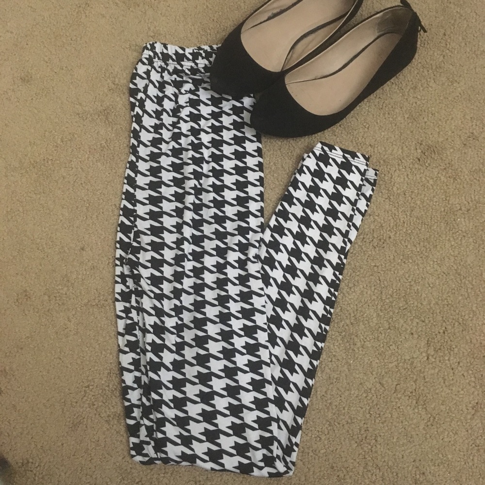 Silky Houndstooth Leggings