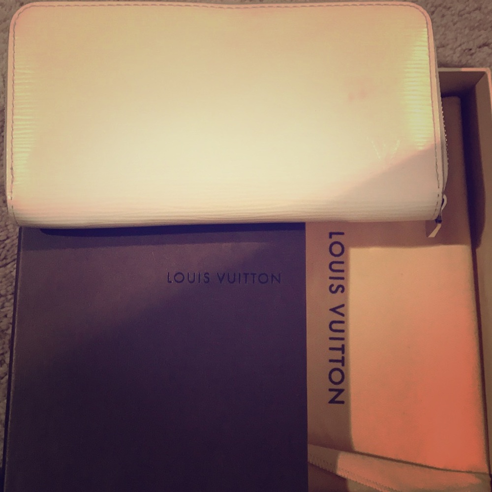 Louis Vuitton White Epi Leather Wallet