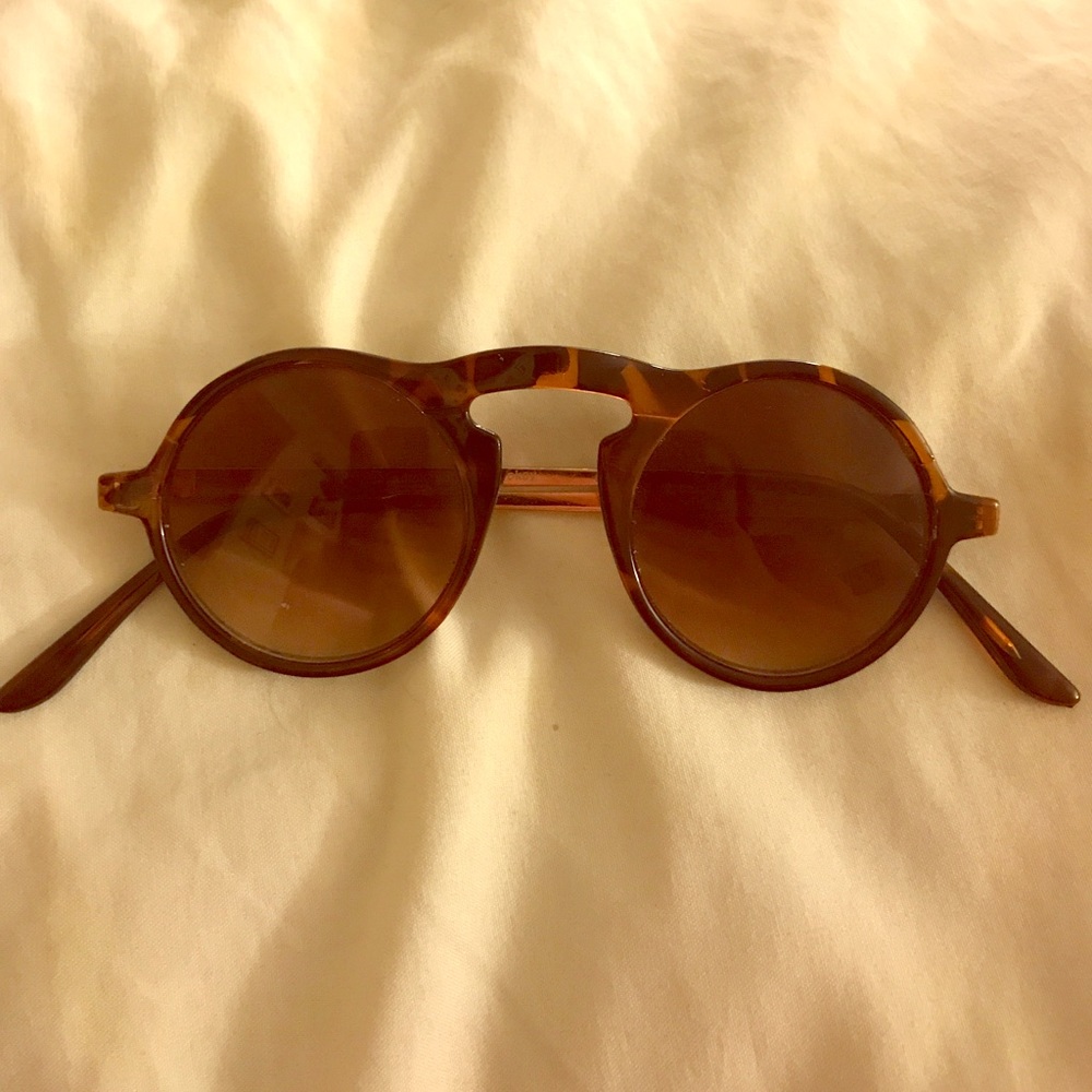UO tortoise shell circle sunglasses