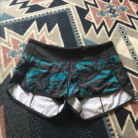 Palm Leaf Rare Lululemon Speed Shorts - Picture 3 of 5