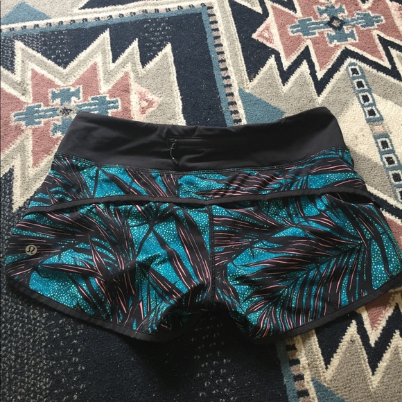 Palm Leaf Rare Lululemon Speed Shorts - Picture 4 of 5