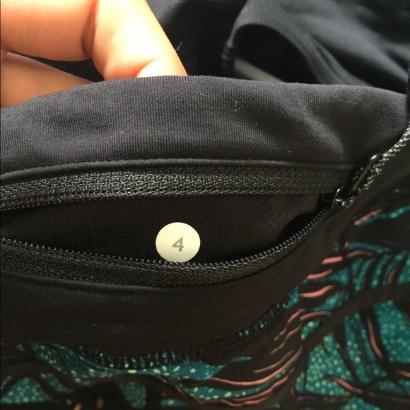 Palm Leaf Rare Lululemon Speed Shorts - Picture 5 of 5