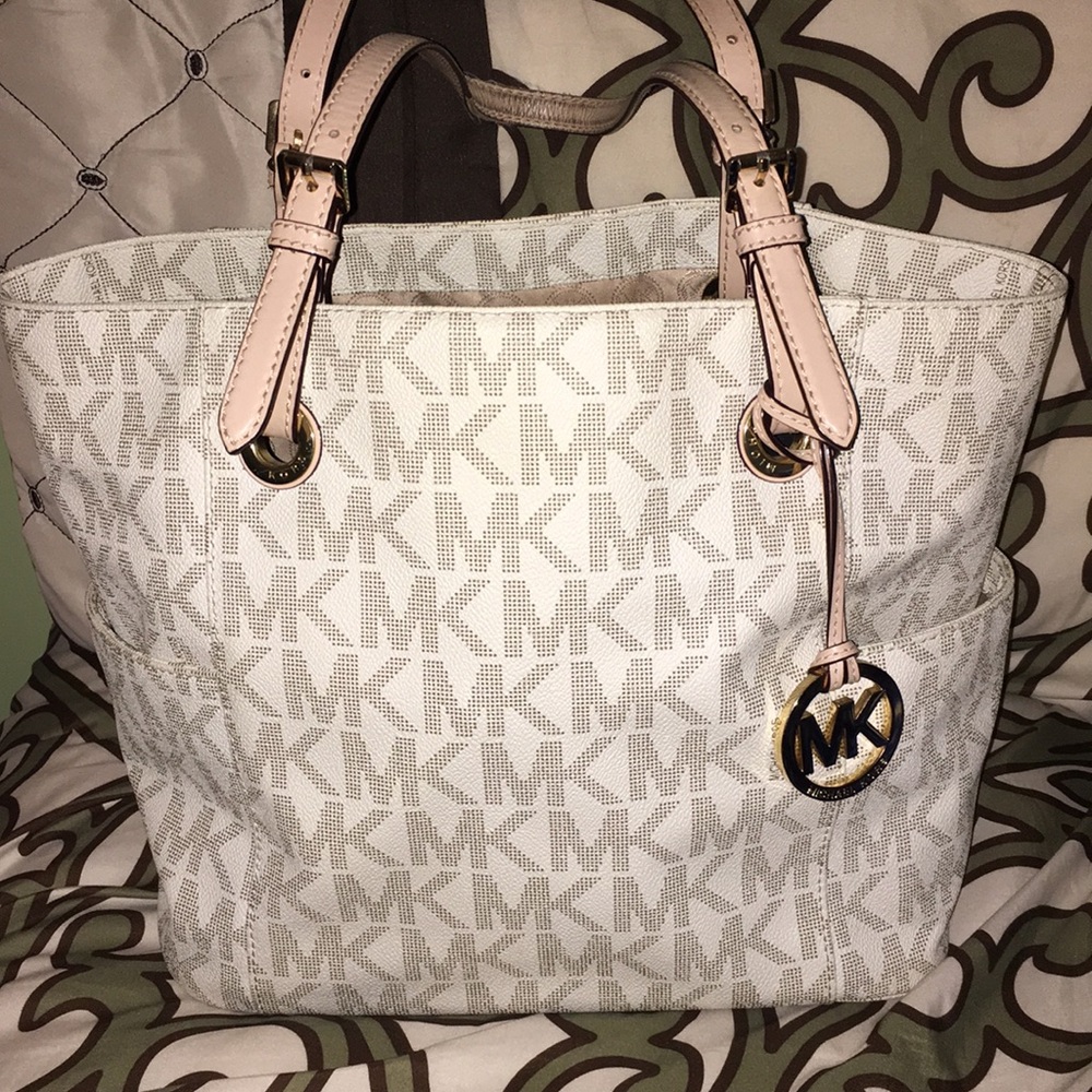 Authentic Michael Kors Signature Tote- Vanilla
