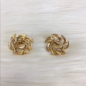 Vintage Napier Screw Back Clip On Earrings