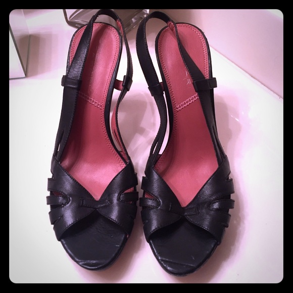 TAHARI Black Slingback Pumps. Sz. 8.5 - Picture 2 of 6