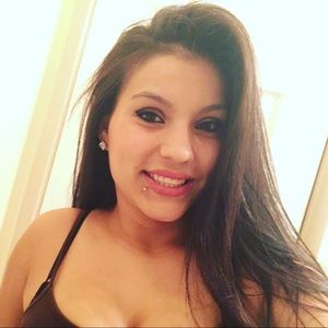 Meet your Posher, Adelina