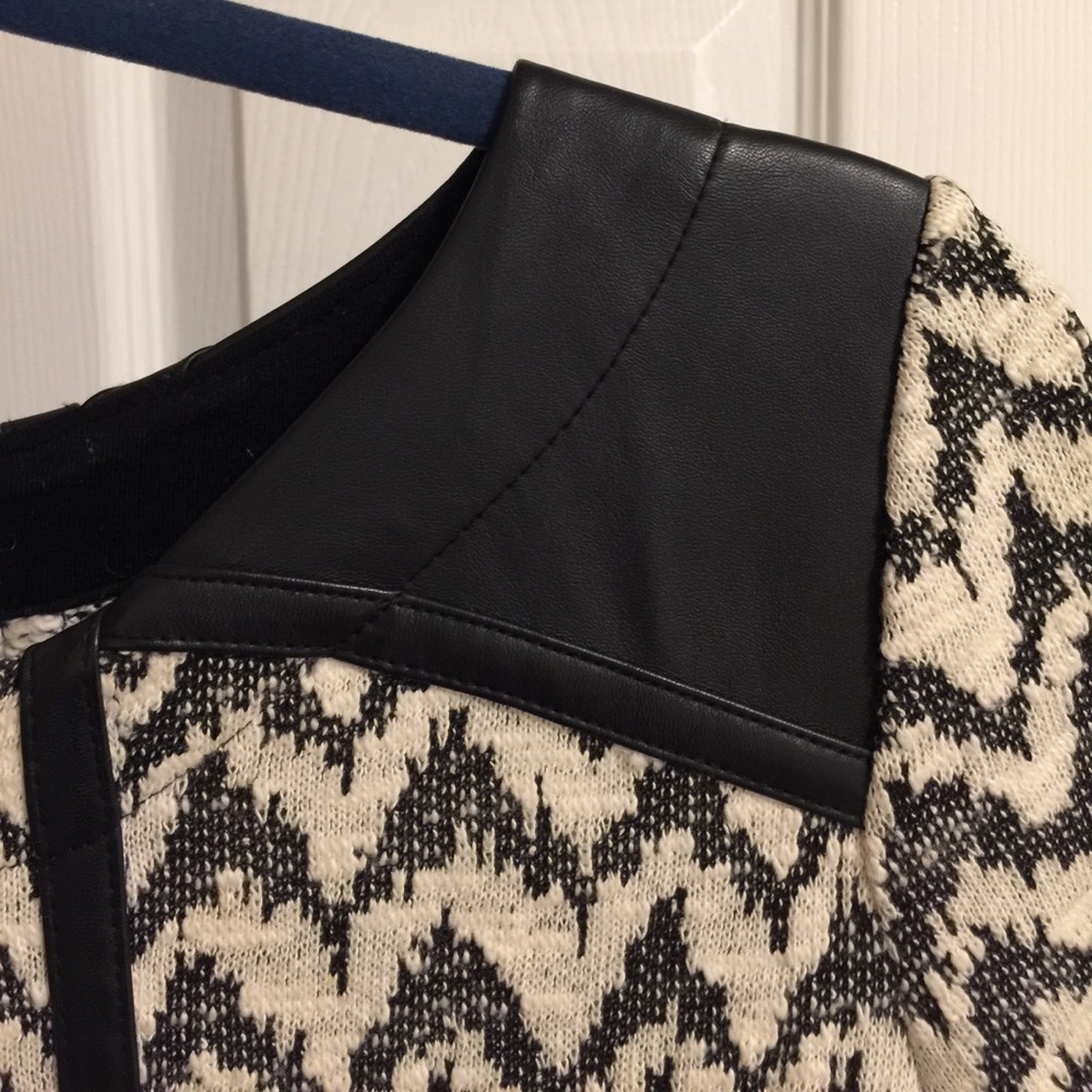 Embroidered Tunic - Picture 6 of 7