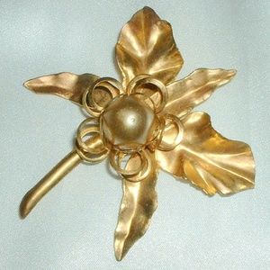 Vintage 1940's Gold Tone Flower Brooch