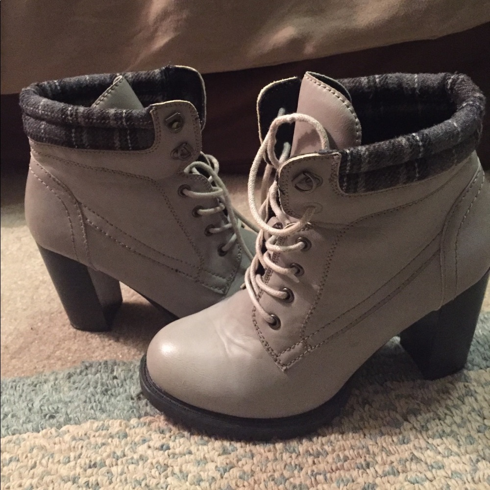 Cute Grey heels