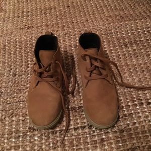 Boys UA suede boots