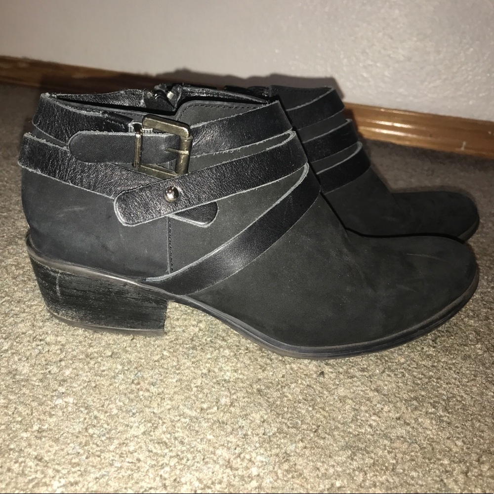 BLACK STEVE MADDEN ANKLE BOOTS