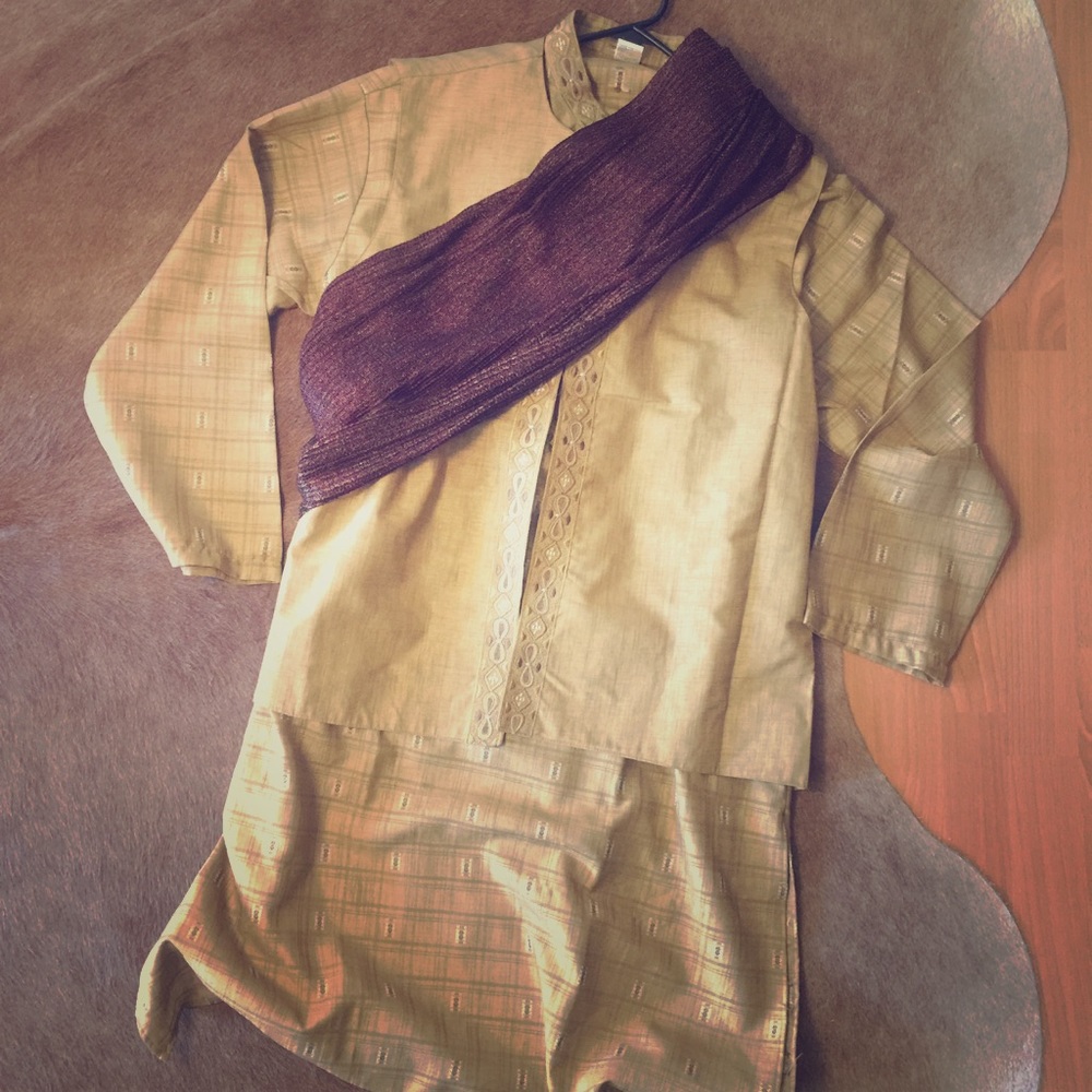 Formal Thai Outfit Perfect for 🎃