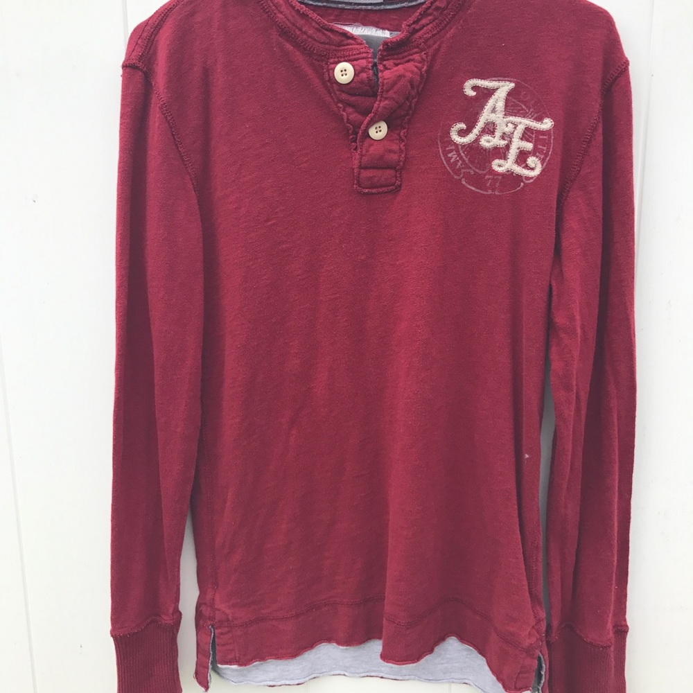 American Eagle maroon long sleeve shirt