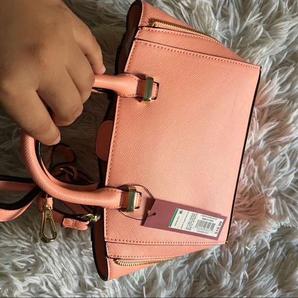 🌸🌸Cute Crossbody!! - Picture 2 of 4
