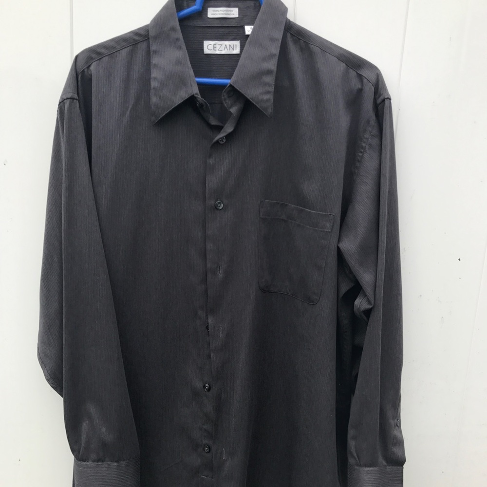 Men's button down dress shirt. EUC