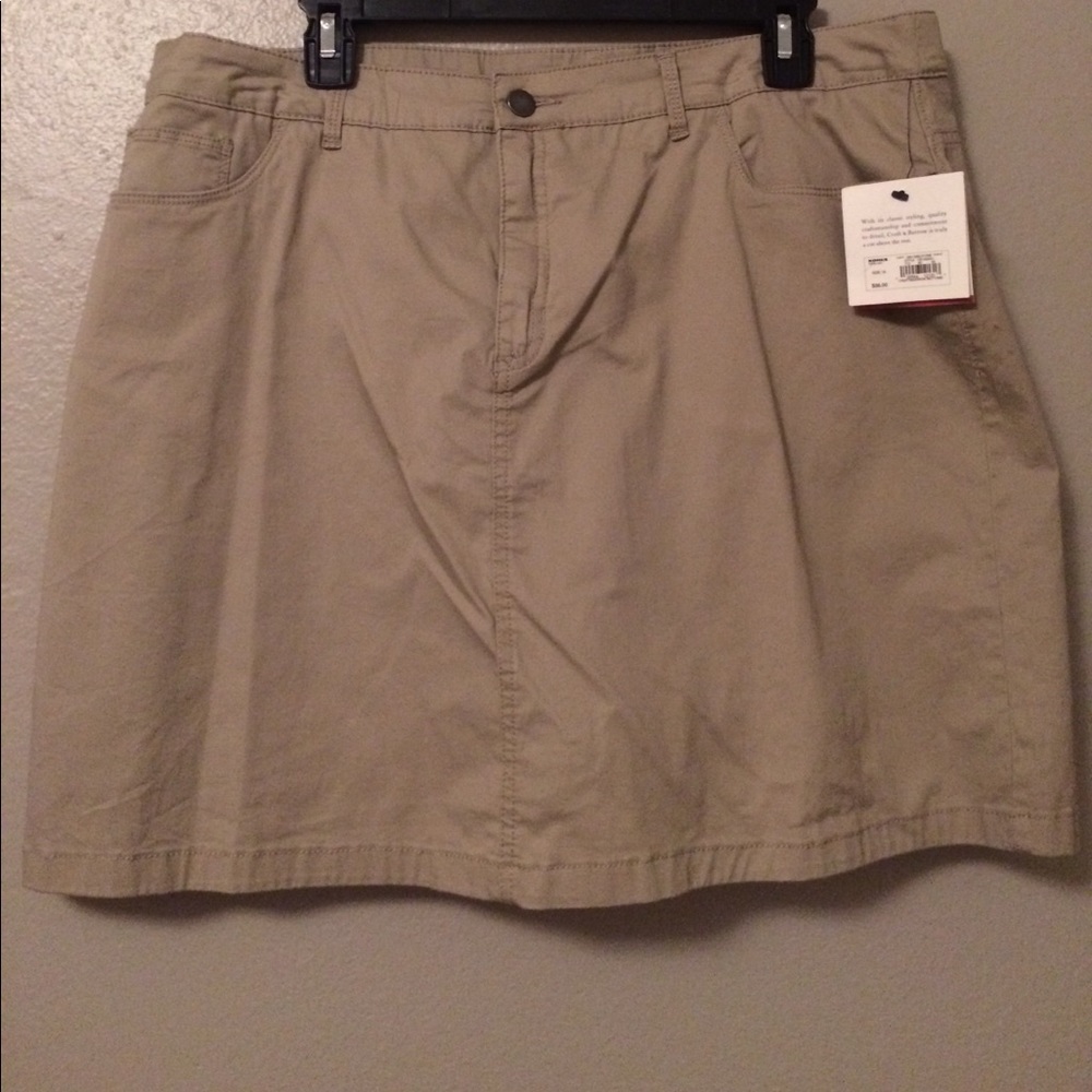 NWT beige skort