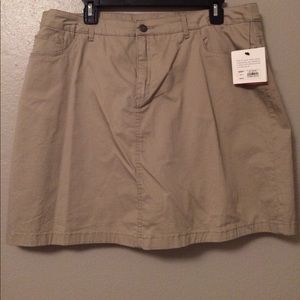 NWT beige skort