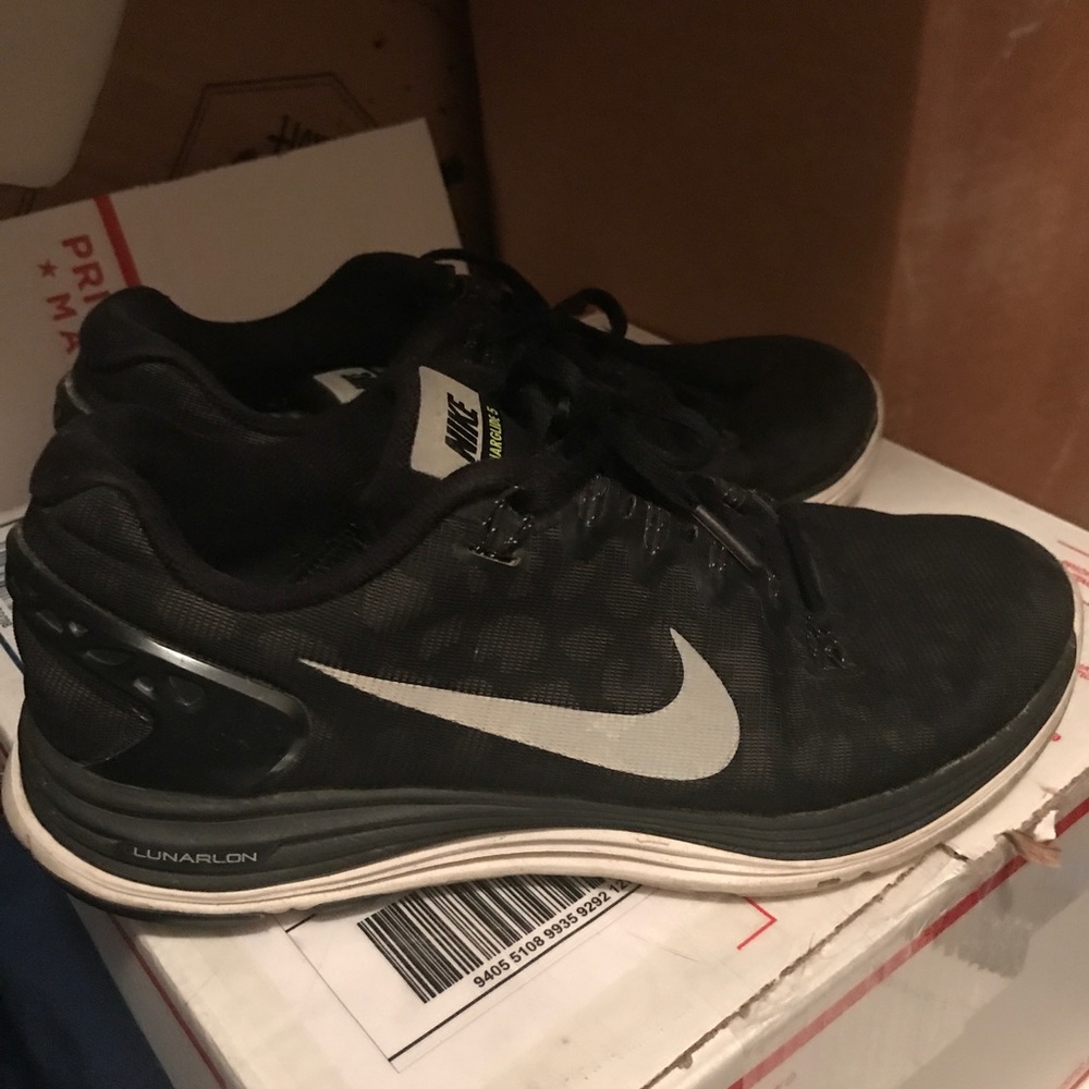 Womens Nike size 8 cheetah print