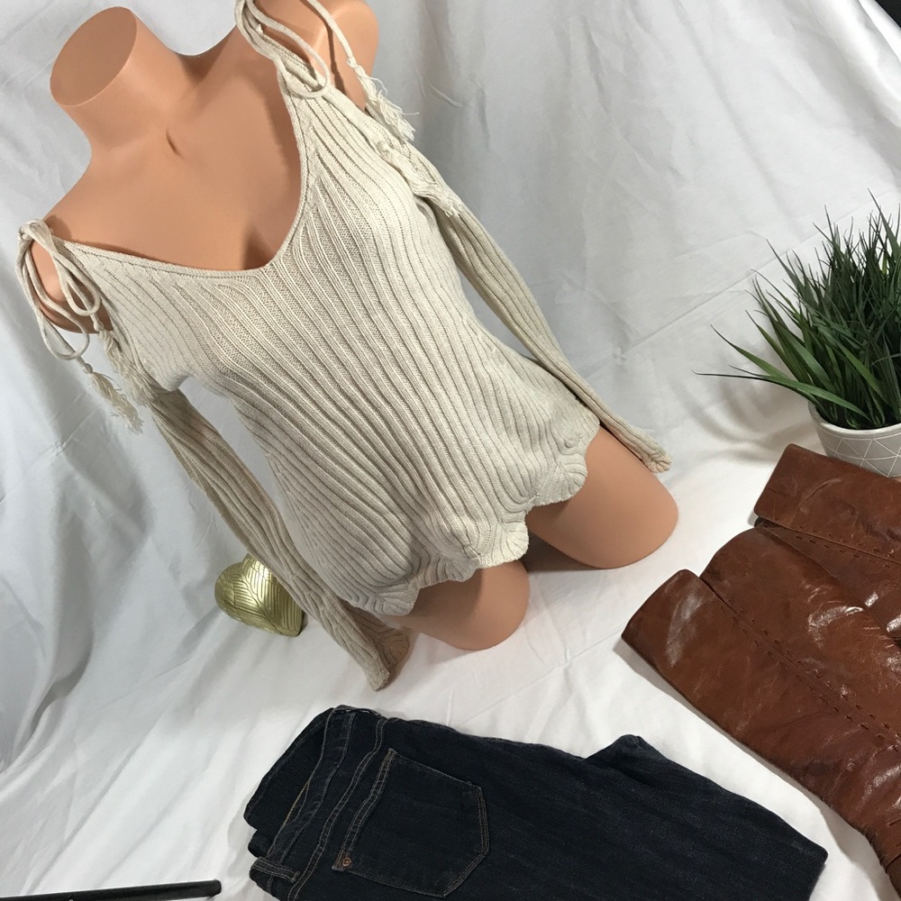 Romeo & Juliet shoulder tie sweater.