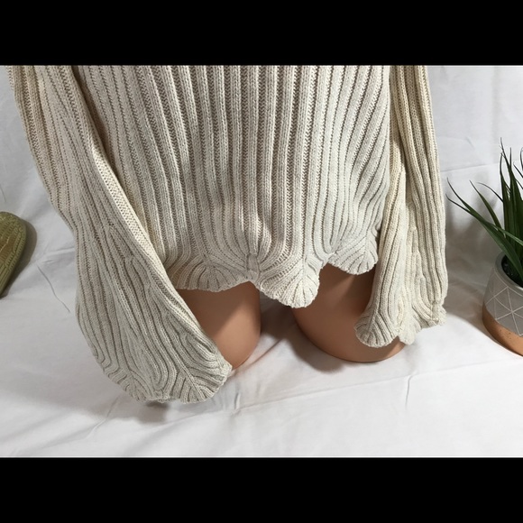 Romeo & Juliet shoulder tie sweater. - Picture 4 of 8