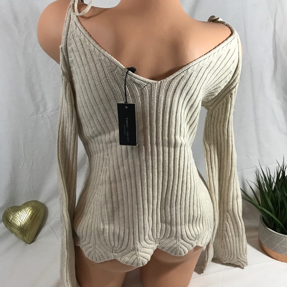 Romeo & Juliet shoulder tie sweater. - Picture 6 of 8