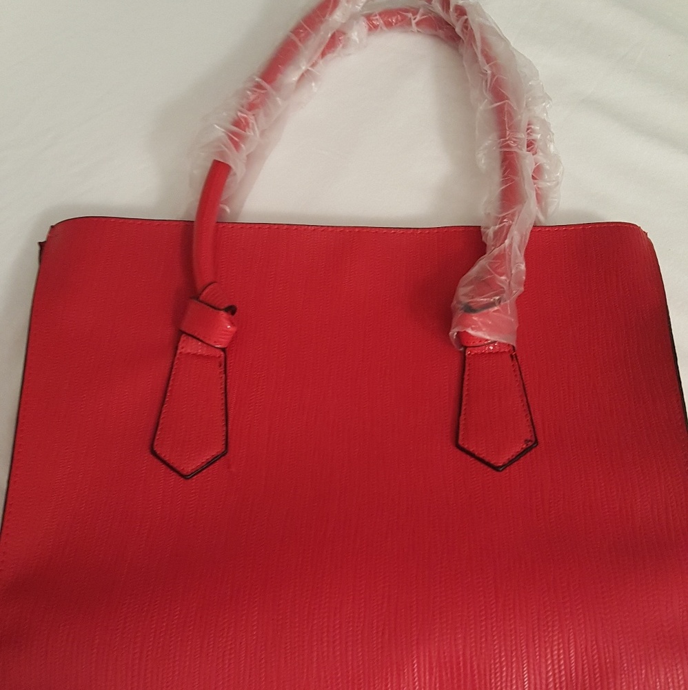 This is,a Tote Bag by Elizabeth Arden