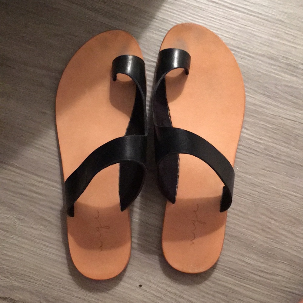Surge sandals