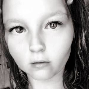 Meet your Posher, Nadia