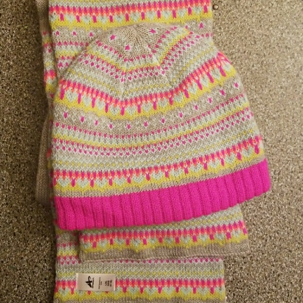 girl hat and scarf