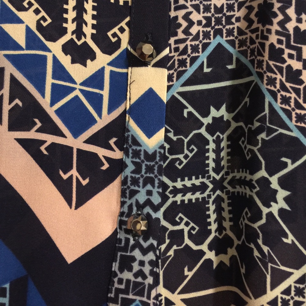Beautiful Print Blouse - Picture 2 of 7