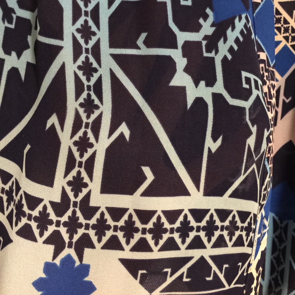 Beautiful Print Blouse - Picture 3 of 7