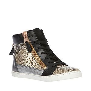[Steve Madden] Snakeskin print sneakers w/ zippers