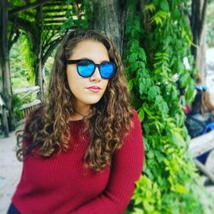 Meet your Posher, Alicia