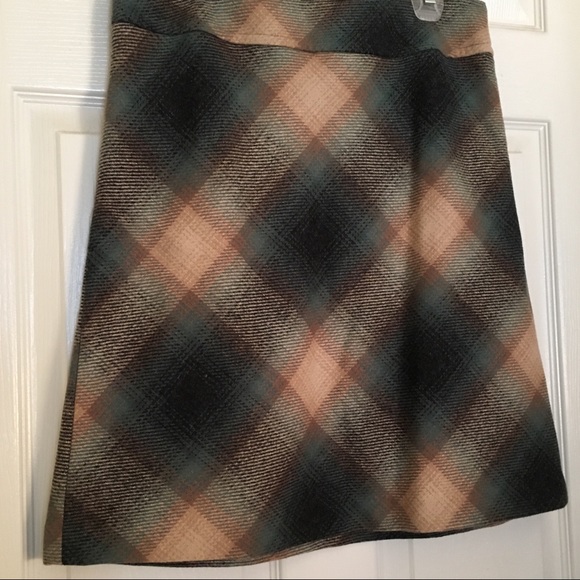 LOFT Dresses & Skirts - LOFT Green Plaid Pencil Skirt 💚 OFFERS WELCOME