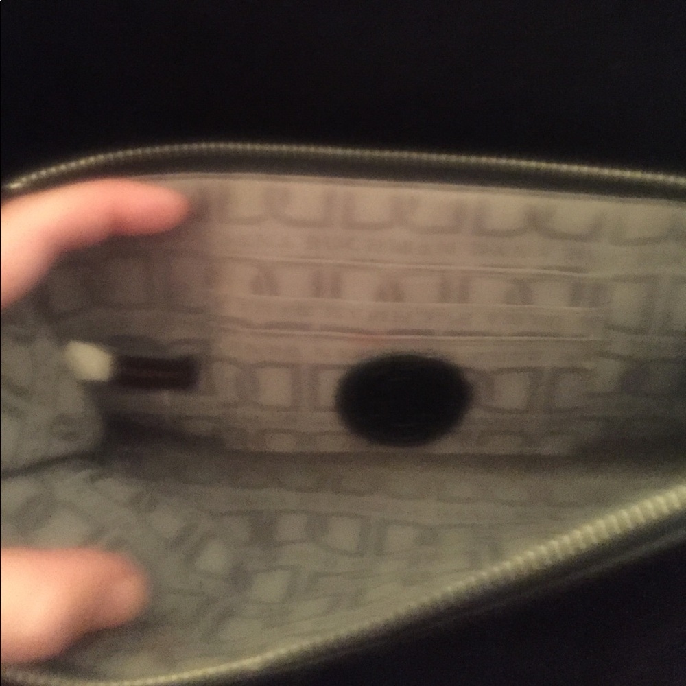 Clutch 🖤 - Picture 3 of 7