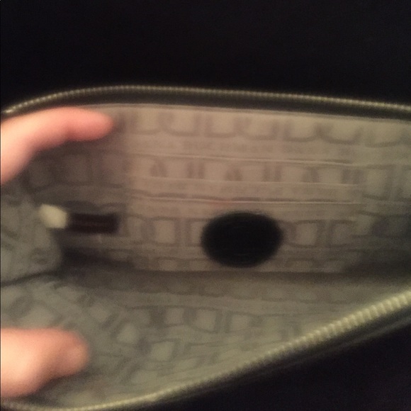 Clutch 🖤 - Picture 3 of 7