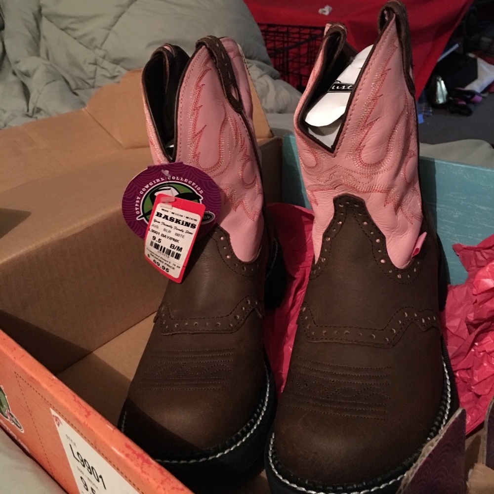 Justin boot size 9 1/2 B  New $60.00