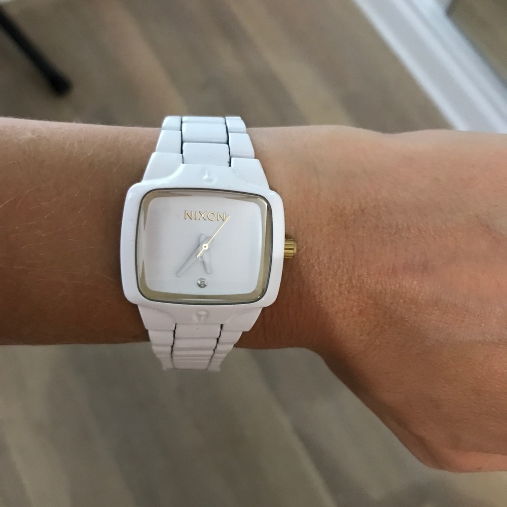 SOLD Nixon women's/unisex analogue watch.