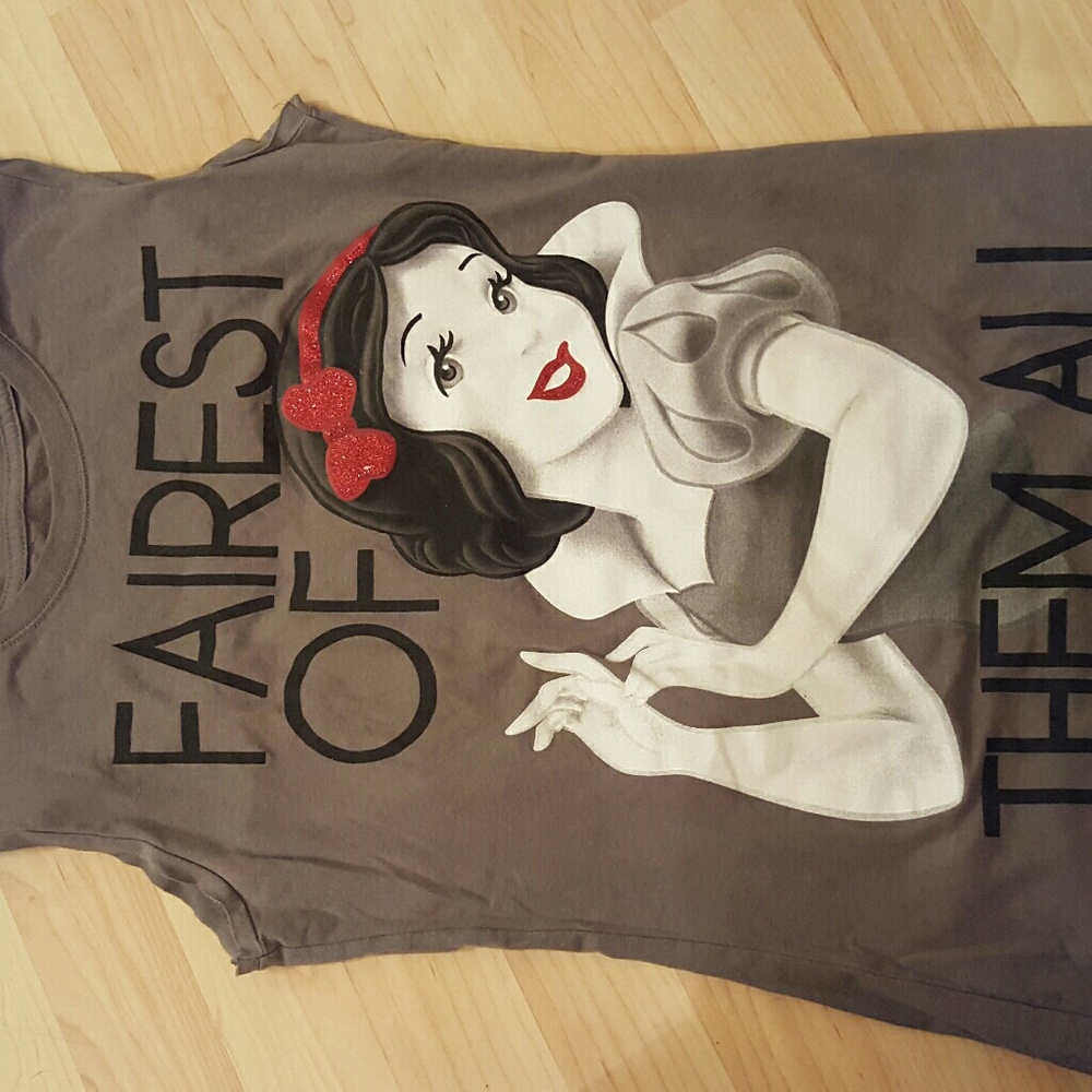 Snow White tank with sliced back