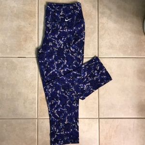 NIKE DRI FIT CAPRI LEGGINGS
