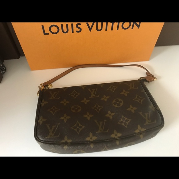 ❌SOLD❌💯Auth Louis Vuitton pochette, older model - Picture 1 of 8