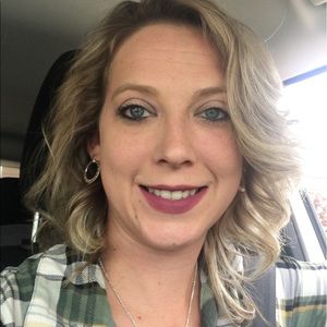 Meet your Posher, Hollie