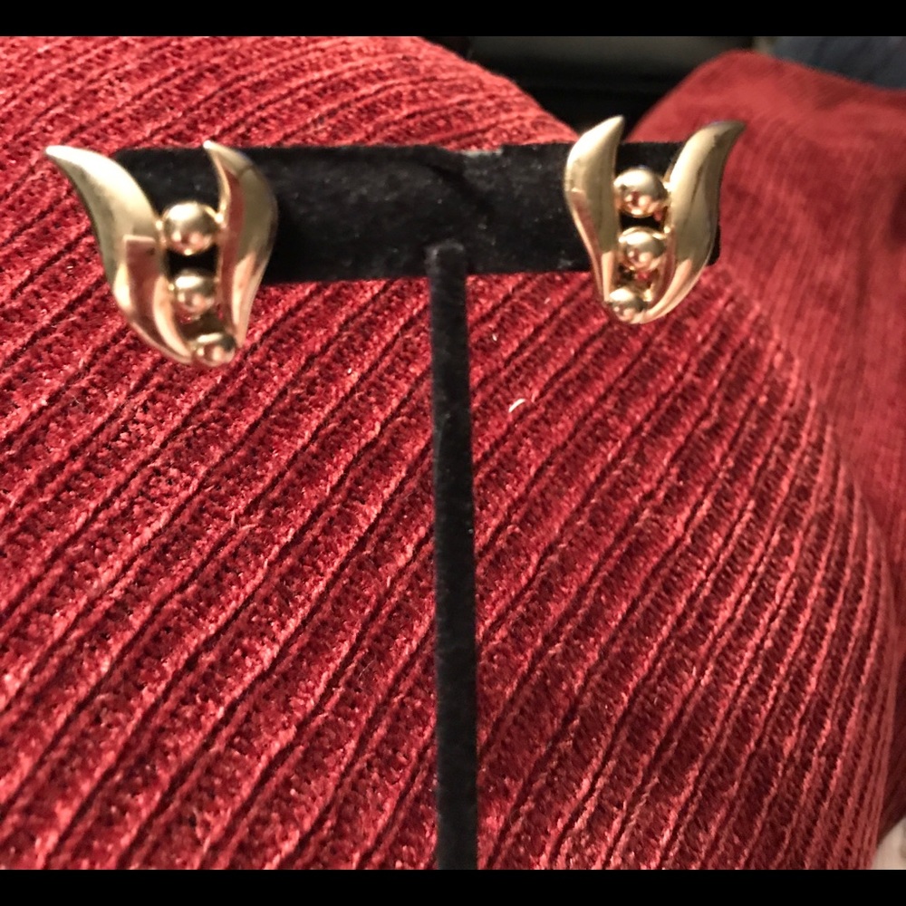 Vintage clip on earrings. Signed Monet.