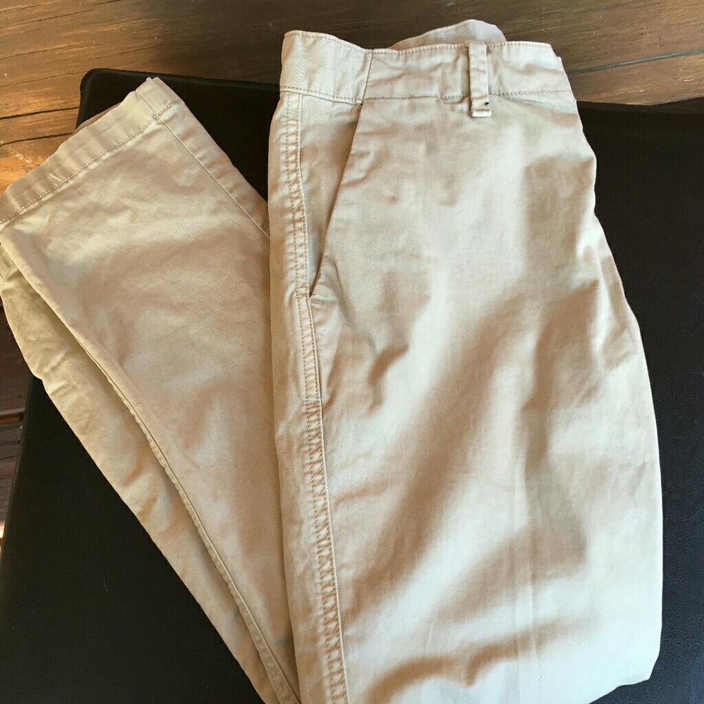 Beige khaki boyfriend jeans.