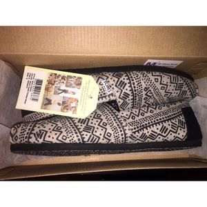 NIB Black/Taupe Print Toms
